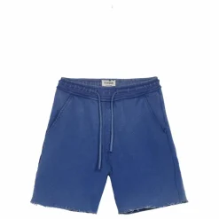 Enfant Finger in the nose Bermuda Yard |