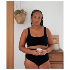 Mama Hangs Brassière Everyday | Noir Best