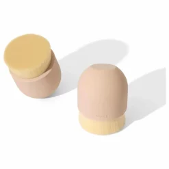 Femme Nuori Brosse visage