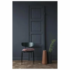 Ferm Living Chaise en chêne Herman | Bordeaux Hot