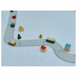 New Plan Toys Circuit en caoutchouc naturel et ses accessoires Multicolore