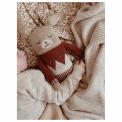 Main Sauvage Grand doudou lapin pull jacquard |
