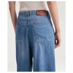 Momoni Jean Oak | Bleu Online