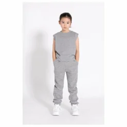 Enfant Finger in the nose Jogger Run |