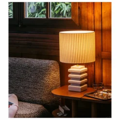 The Socialite Family Lampe à poser Marta céramique craquemé et coton plissé | Crème Online