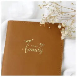 Barnabé aime le café Puériculture|Sacs À Langer, Trousses|Protège livret de famille en cuir |