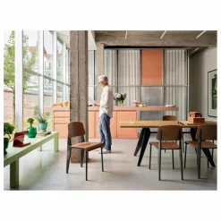 Outlet Vitra Table EM - piètement noir - Jean Prouvé | Chêne