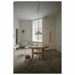 Frama Table ronde irrégulière Farmhouse en bois |