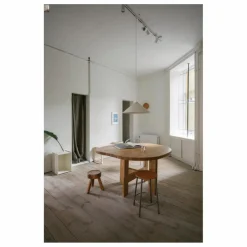 Frama Table ronde irrégulière Farmhouse en bois |